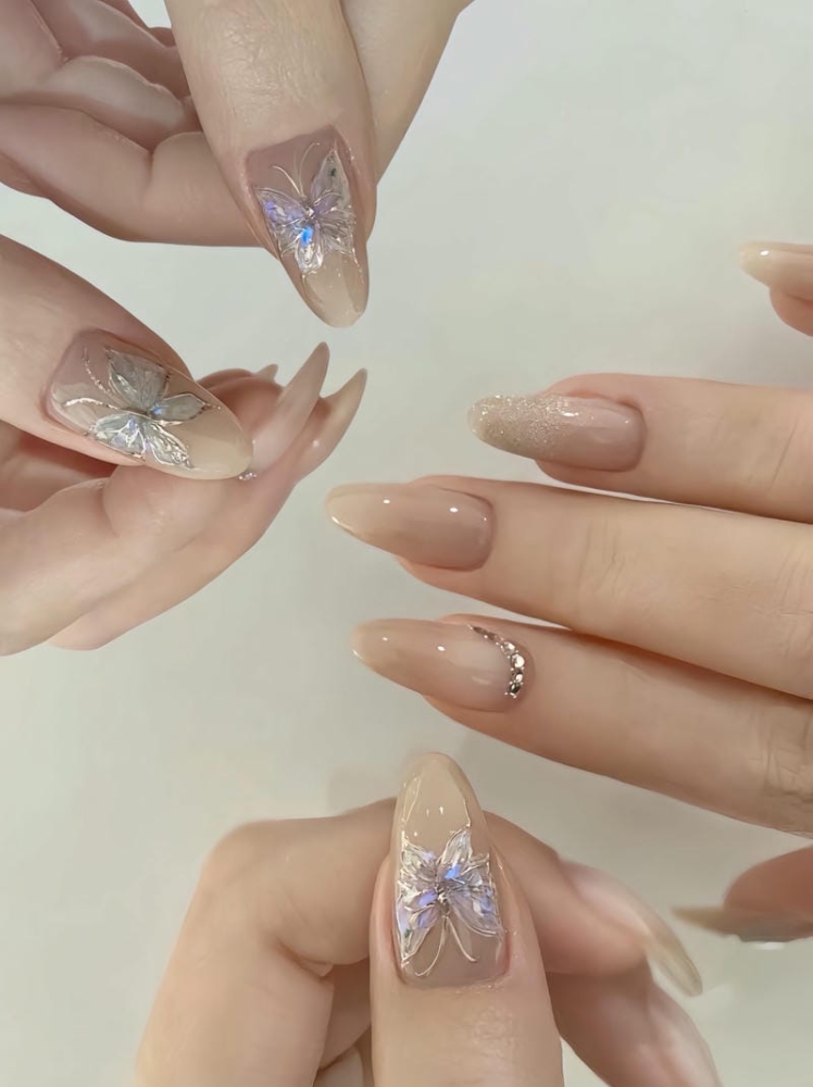 Top 25 mẫu nail bướm vẽ xinh đẹp, quyến rũ và ấn tượng 17 Mau Nail Ve Buom Ket Hop Dinh Da