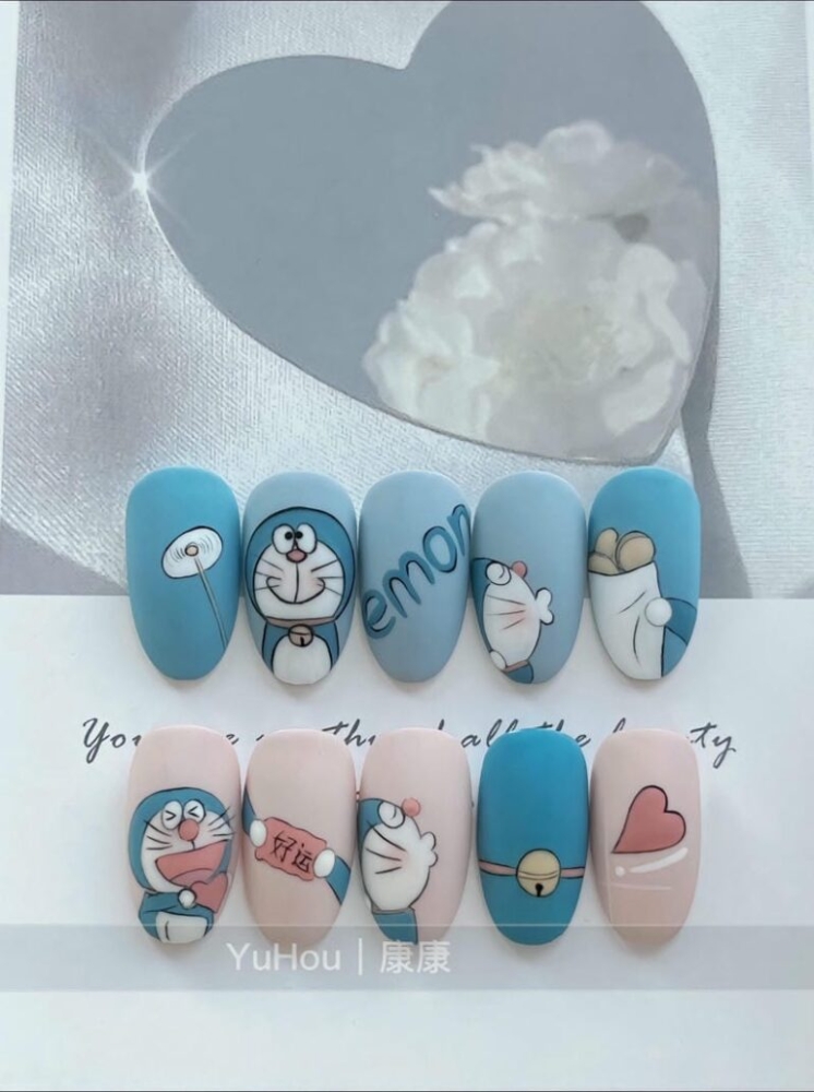 10+ mẫu nail vẽ Doremon đáng yêu cho các nàng mê anime 7 Mau Nail Ve Doraemon Xinh Xan Dang Yeu 768x1030