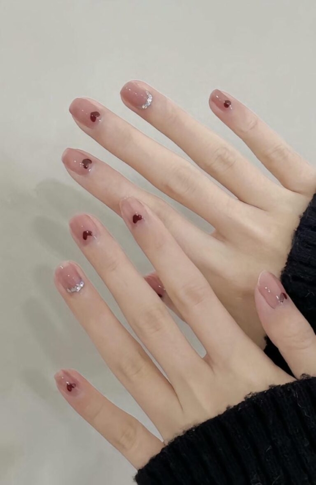 Bộ Sưu Tập Mẫu Nail Trái Tim Đơn Giản Và Đẹp Mê Hồn Cho Các Nàng 13 Mau Nail Ve Trai Tim Ket Hop Dinh Da Nhe Nhang 768x1178