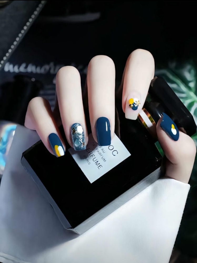 20+ Mẫu nail màu xanh coban sành điệu sang chảnh cho các nàng 17 Mau Nail Xanh Coban Dep 2
