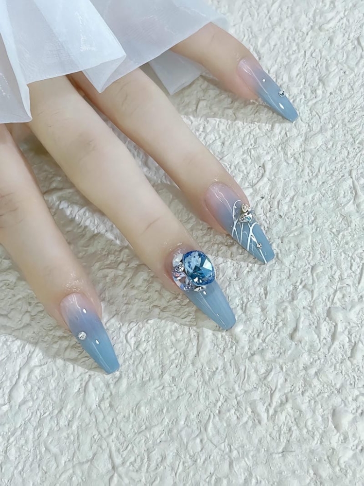 20+ Mẫu nail màu xanh coban sành điệu sang chảnh cho các nàng 10 Mau Nail Xanh Coban Dinh Da Sang Chanh