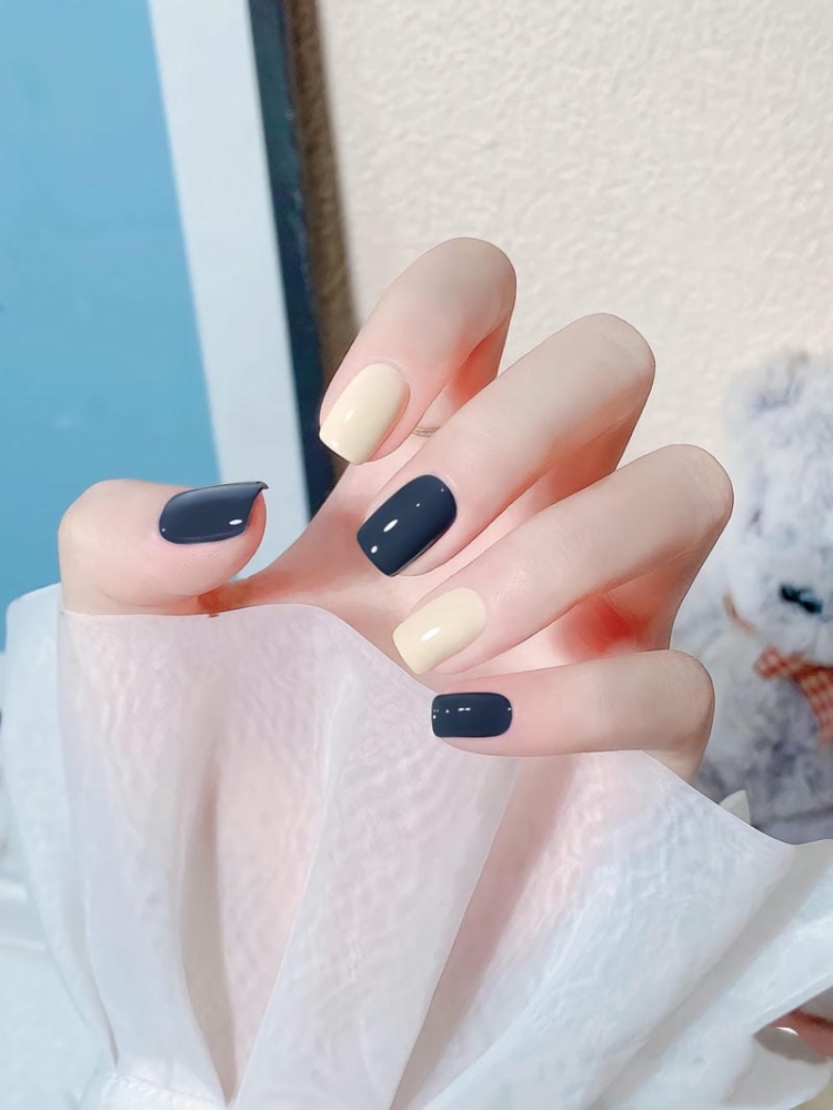 20+ Mẫu nail màu xanh coban sành điệu sang chảnh cho các nàng 19 Mau Nail Xanh Coban Don Gian 2