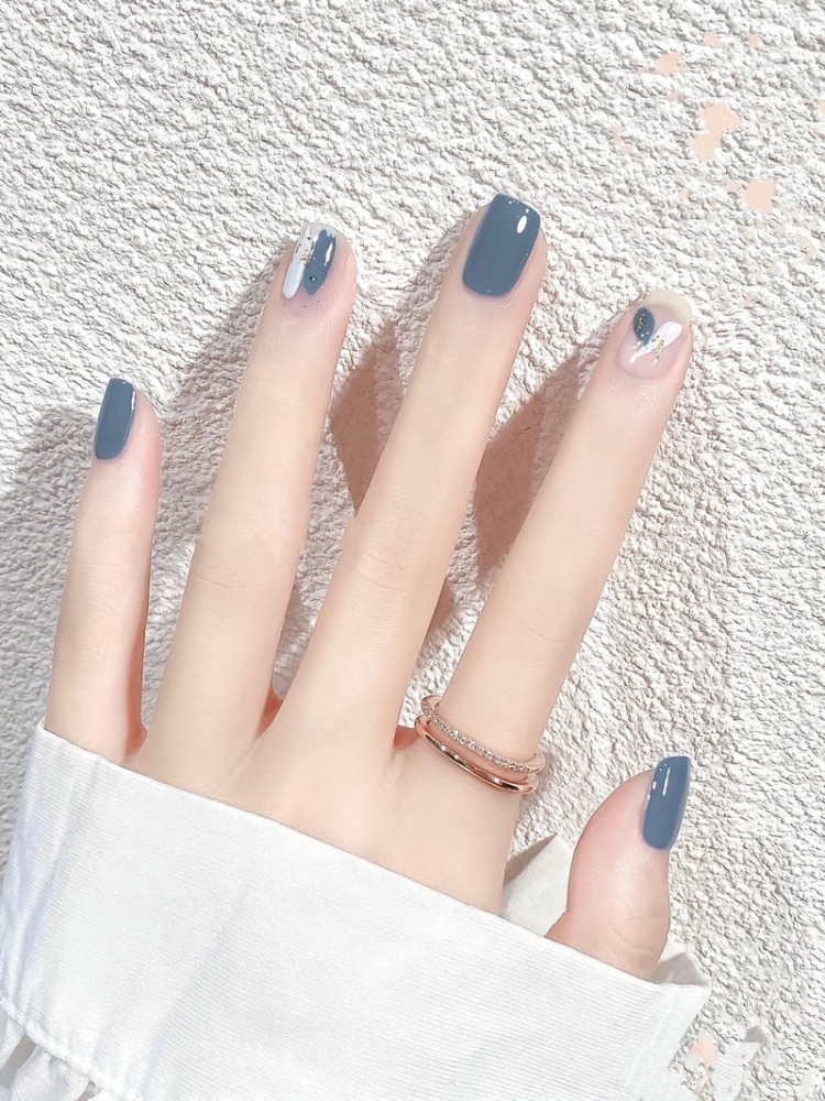 20+ Mẫu nail màu xanh coban sành điệu sang chảnh cho các nàng 18 Mau Nail Xanh Coban Don Gian