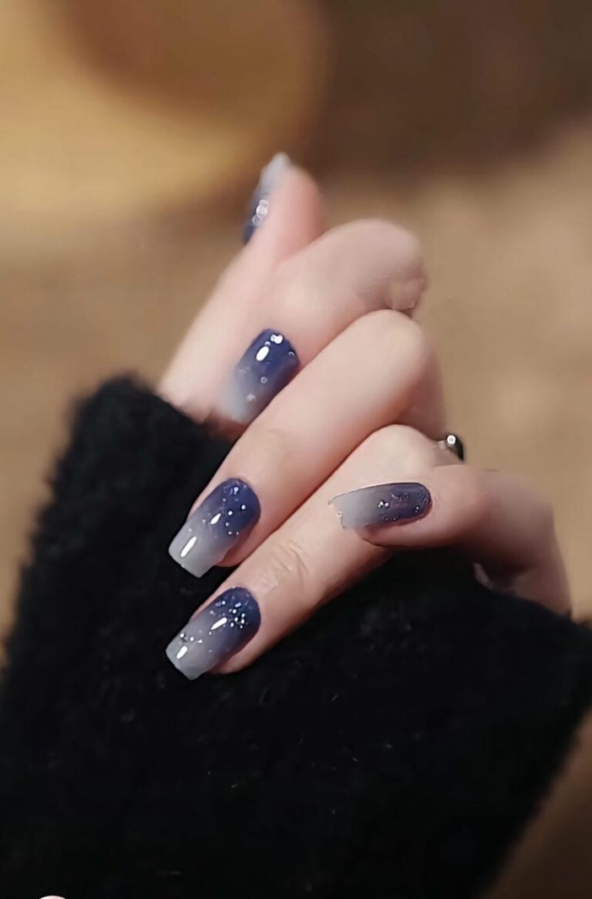 20+ Mẫu nail màu xanh coban sành điệu sang chảnh cho các nàng 20 Mau Nail Xanh Coban Ket Hop Hieu Ung Ombre 768x1168