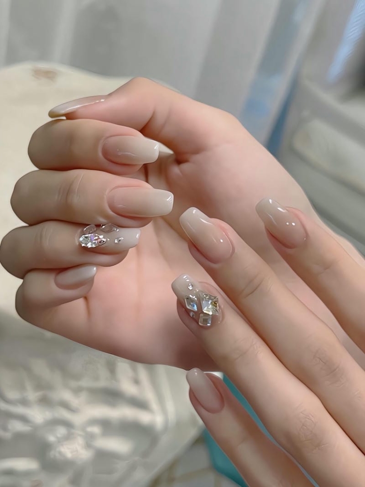Top những mẫu nail chụp kỷ yếu đẹp siêu xinh cho các nàng 16 Nail Chup Ky Yeu Dinh Da Dep