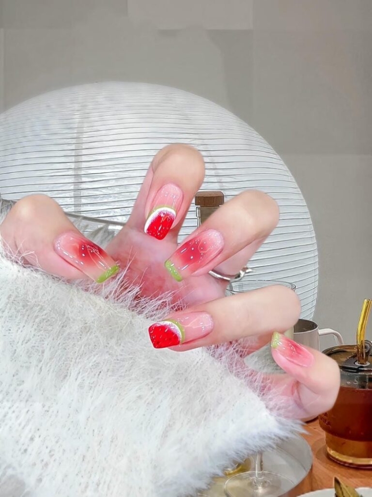 Mẫu Nail Dưa Hấu: Xu Hướng Mùa Hè Tươi Mát, Đáng Yêu 2025 Nail Dua Hau Dep 768x1026