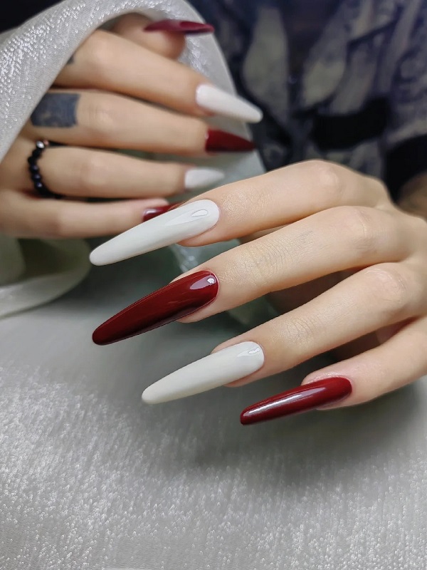 🌺 Mẫu Nail Đỏ Trắng – Sự Kết Hợp “Cháy Phết” Cho Mọi Phong Cách 🌺 16 Nail Mau Do Trang Ket Hop Anh Kim Cuon Hut