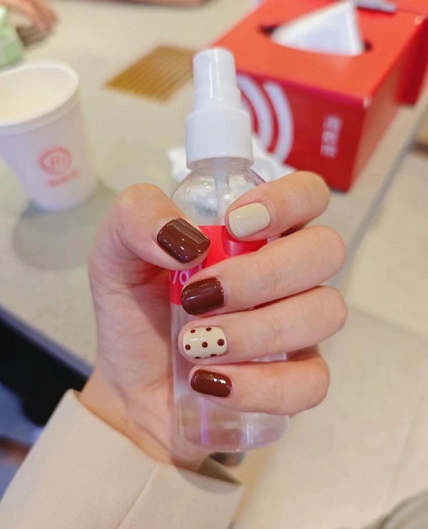 🌺 Mẫu Nail Đỏ Trắng – Sự Kết Hợp “Cháy Phết” Cho Mọi Phong Cách 🌺 25 Nail Mau Do Trang Phong Cach Nhat Ban