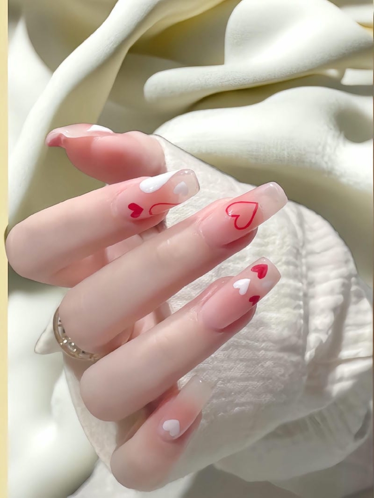 Bộ Sưu Tập Mẫu Nail Trái Tim Đơn Giản Và Đẹp Mê Hồn Cho Các Nàng 16 Nail Trai Tim Form Vuong Dai