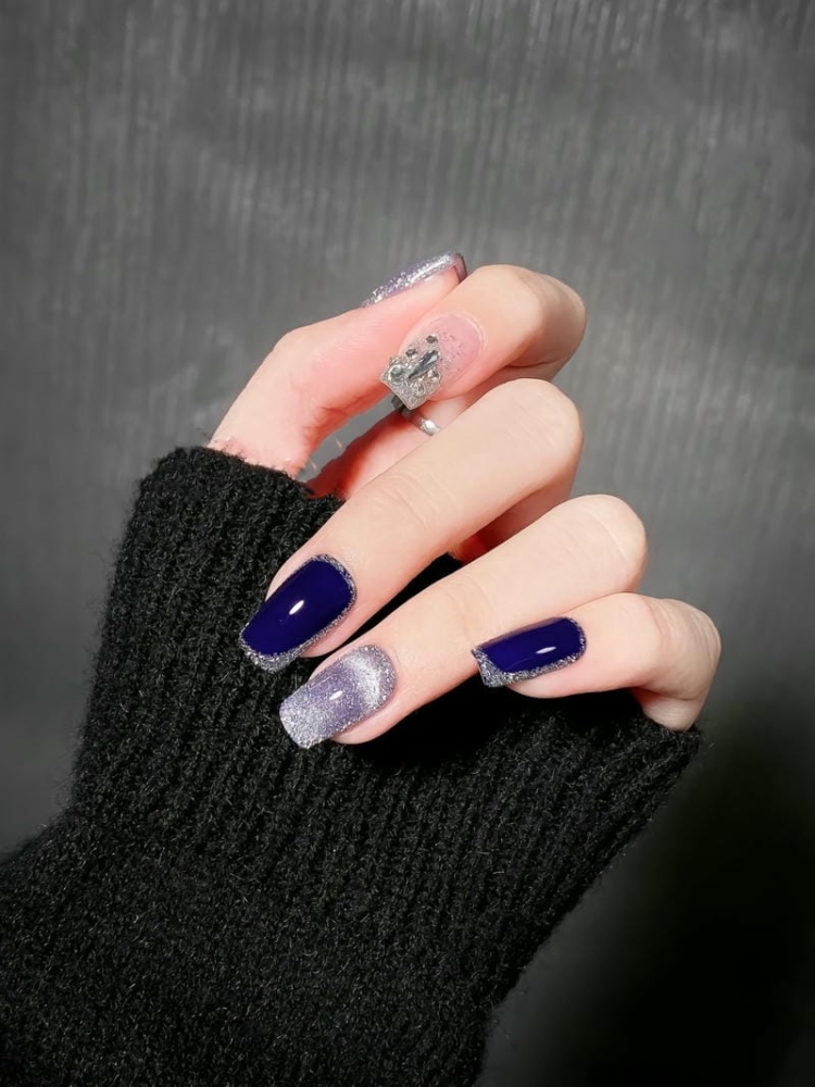 20+ Mẫu nail màu xanh coban sành điệu sang chảnh cho các nàng 13 Nail Xanh Coban Dinh Da Nhe Nhang