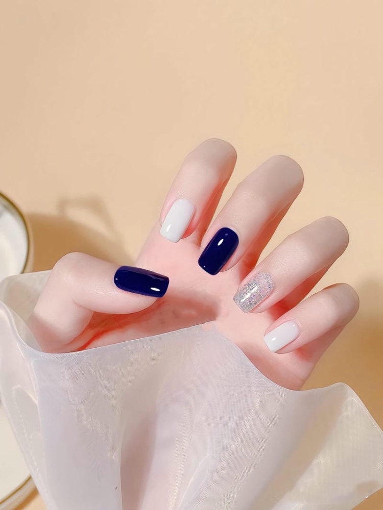 20+ Mẫu nail màu xanh coban sành điệu sang chảnh cho các nàng 21 Nail Xanh Coban Mix Mau Don Gian
