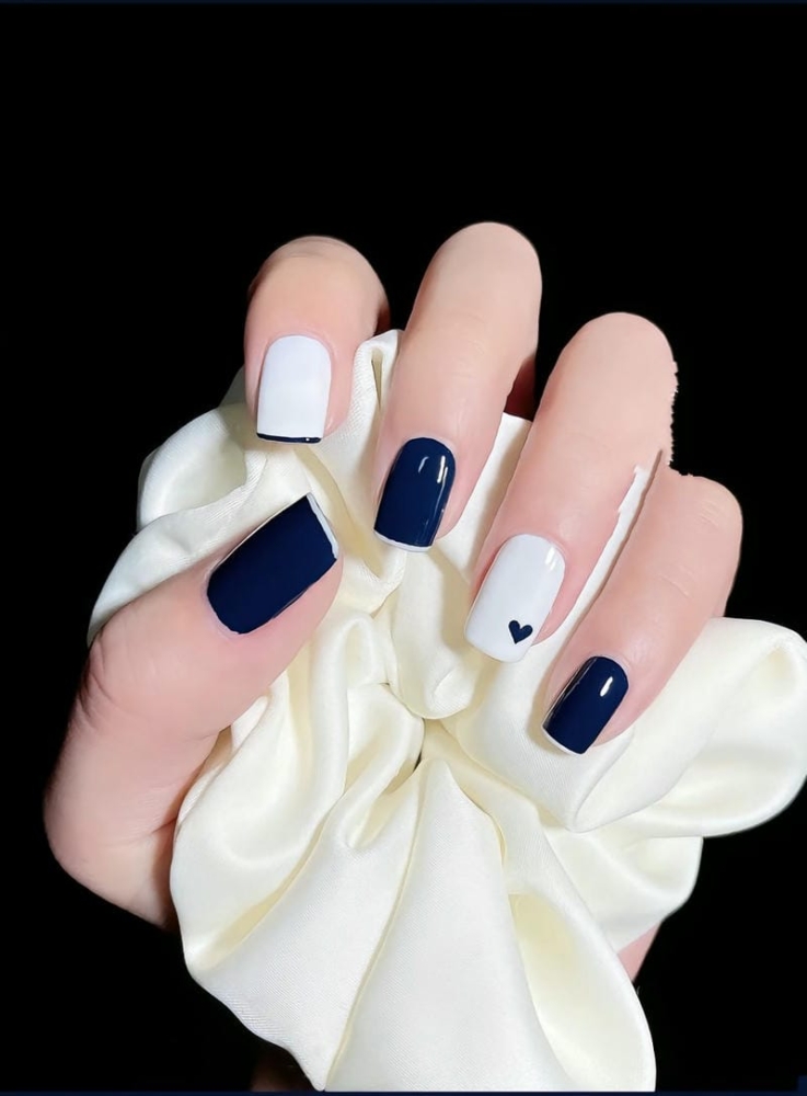 20+ Mẫu nail màu xanh coban sành điệu sang chảnh cho các nàng 14 Nail Xanh Coban Mix Trang Dep