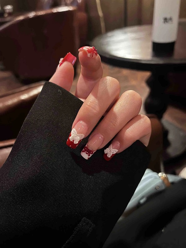 🌺 Mẫu Nail Đỏ Trắng – Sự Kết Hợp “Cháy Phết” Cho Mọi Phong Cách 🌺 8 Thiet Ke Nail Do Trang Dinh Ngoc Trai Quy Phai