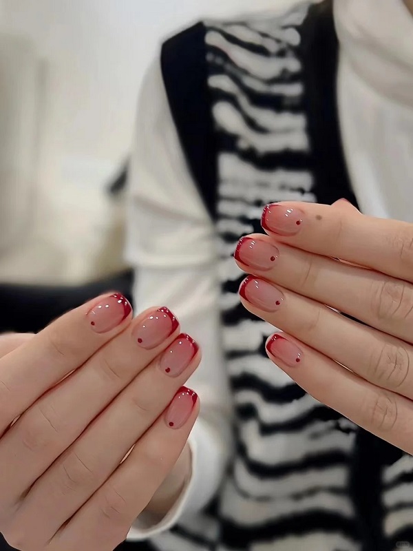 🌺 Mẫu Nail Đỏ Trắng – Sự Kết Hợp “Cháy Phết” Cho Mọi Phong Cách 🌺 19 Thiet Ke Nail Do Trang Phu Hop Di Tiec