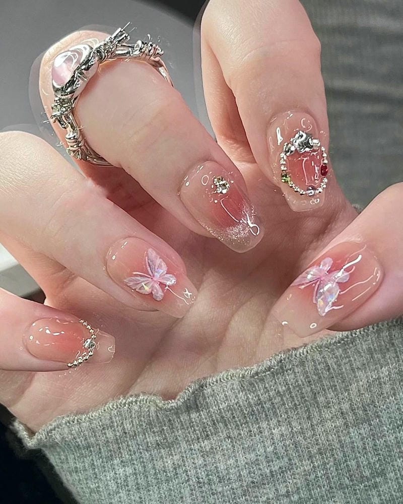 Xu hướng mẫu nail tiểu thư phong cách Hàn Quốc 2025 1 Mau Nail Tieu Thu Ve Hinh Don Gian