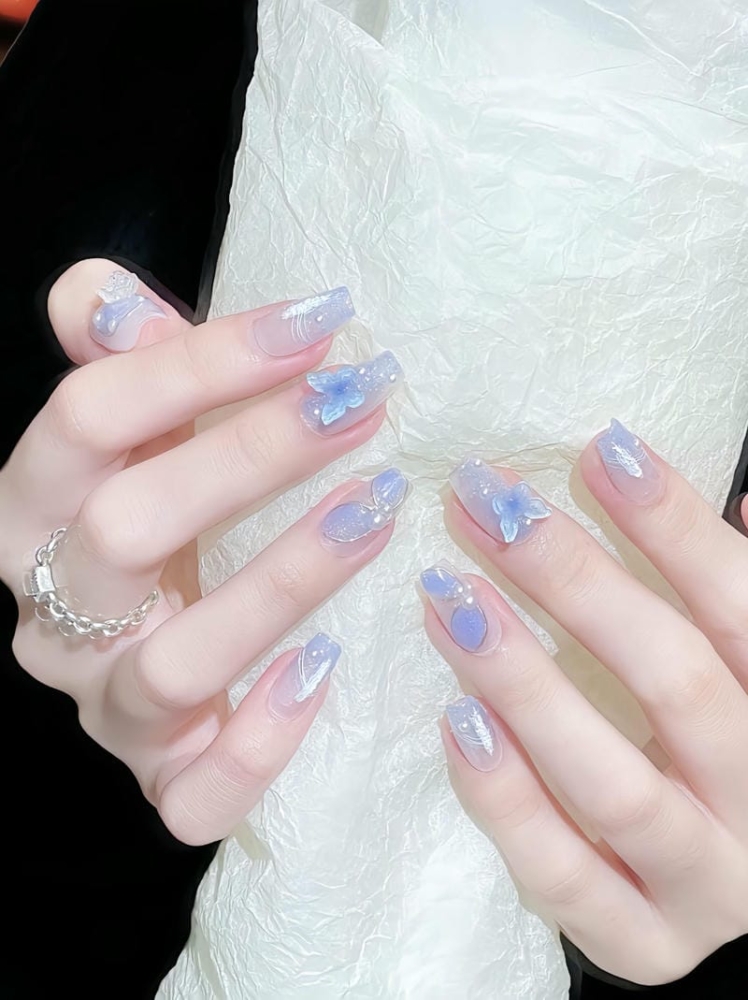 Mau Nail Gan Charm Buom Xinh Xan