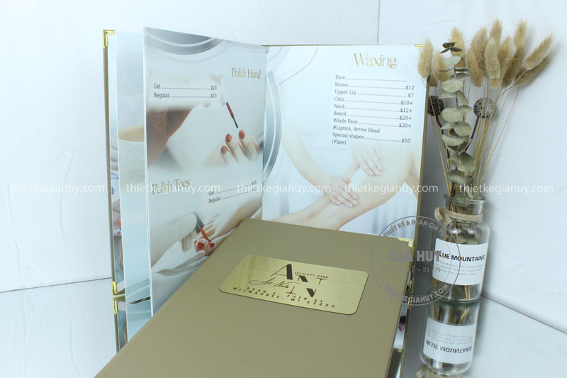 Ảnh bìa nail đẹp với bìa da cao cấp và nẹp kim loại bảo vệ, tăng tính thẩm mỹ và độ bền