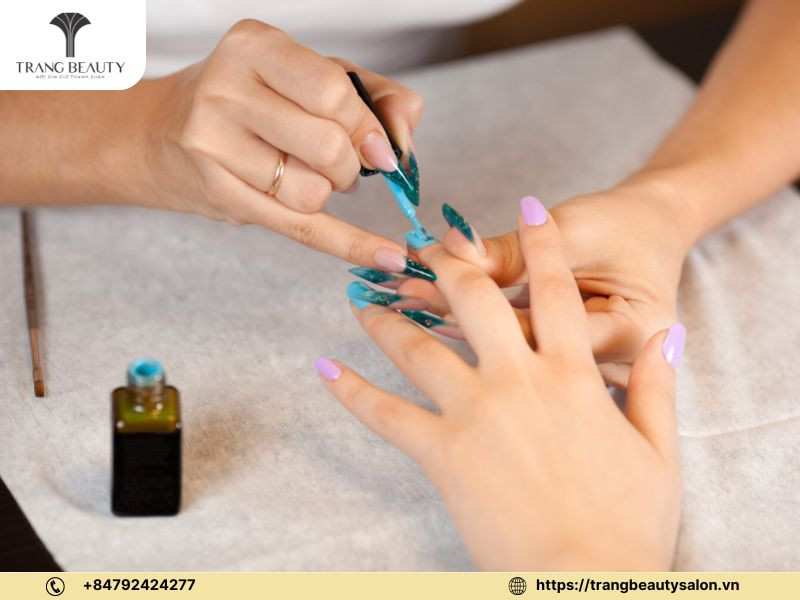 Áp dụng quy tắc sơn ba đường, kỹ thuật sơn móng cho người mới học