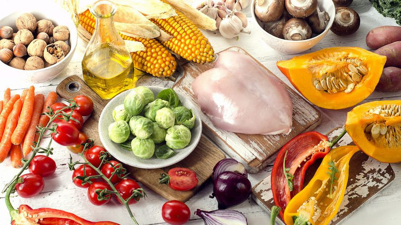 Bàn tay bé bị xước da móng tay