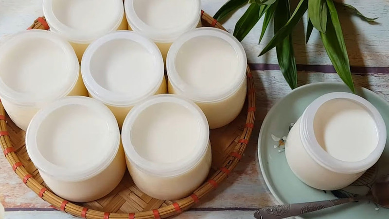 Bát sữa chua tươi ngon, nguồn vitamin và khoáng chất tuyệt vời cho móng tay.