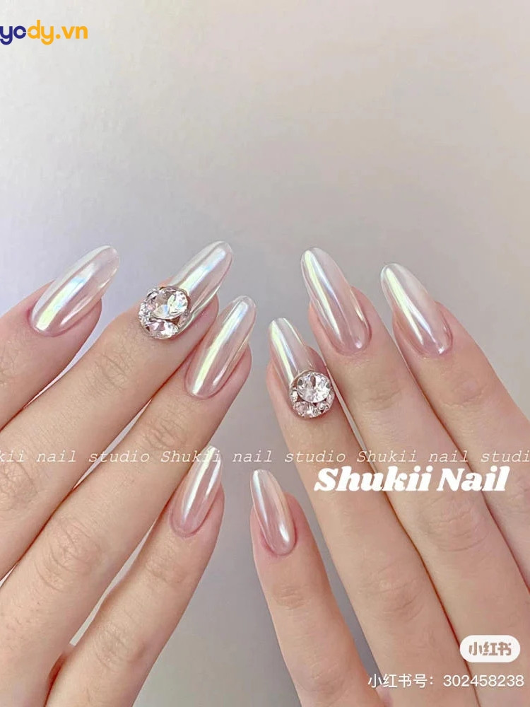 Bí quyết chăm sóc mẫu móng tay tráng gương ngọc trai để giữ vẻ đẹp bền lâu