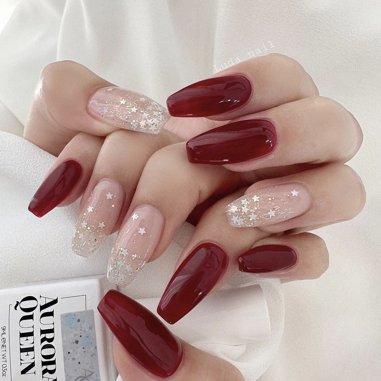 Bộ móng tay màu đỏ rượu