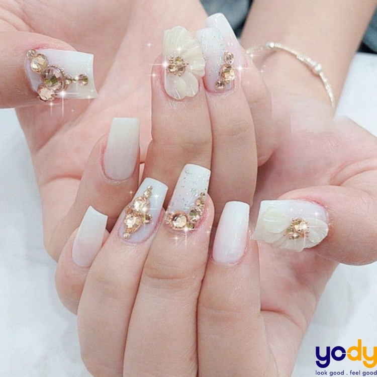 Bộ nail màu sơn móng tay trắng sữa thanh lịch