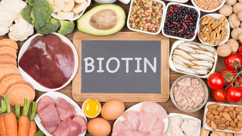 Bổ sung Biotin giúp cải thiện móng chân bị sần sùi
