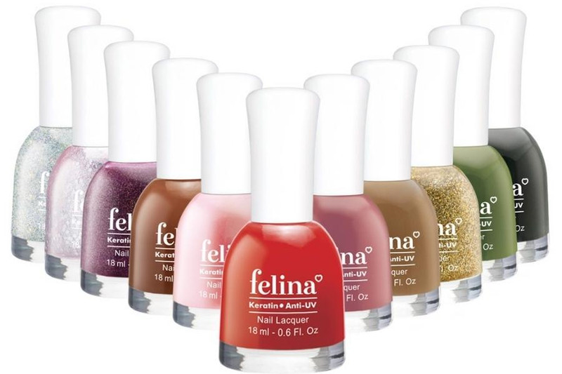 Bộ sưu tập các loại sơn móng tay gel trong suốt và dụng cụ làm nail chuyên nghiệp.