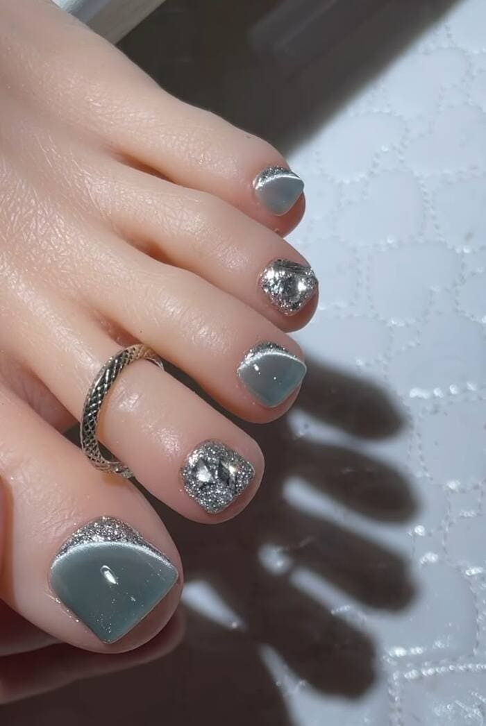 Bộ sưu tập mẫu nail chân mắt mèo đa dạng, từ đơn giản đến sang chảnh