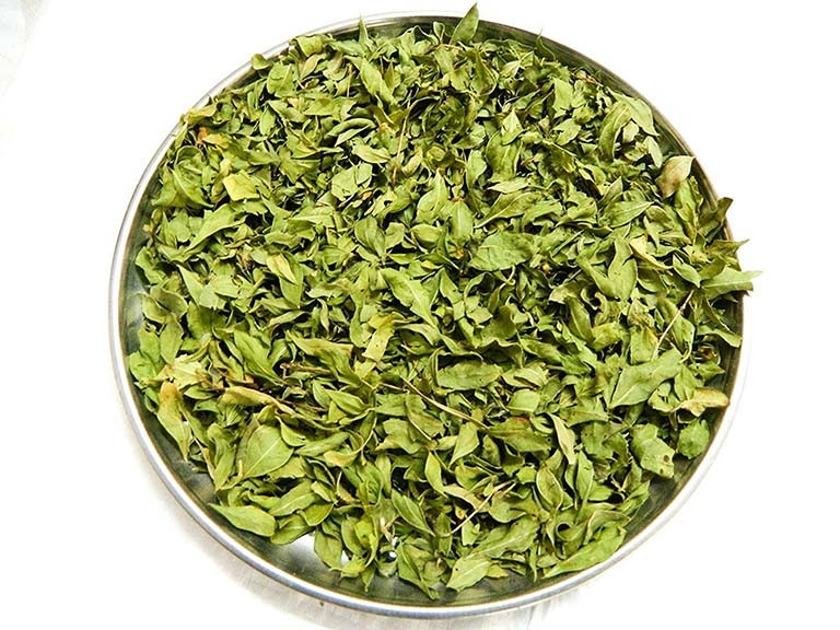 Các bộ phận của cây móng tay được sử dụng để điều chế bài thuốc