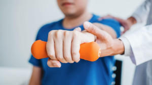 Các loại thuốc điều trị và phương pháp giảm đau cho đầu móng tay