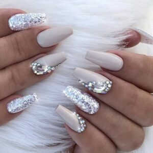 Các mẫu nail trắng siêu đẹp cho dịp Tết, tạo vẻ tinh khôi và sang chảnh