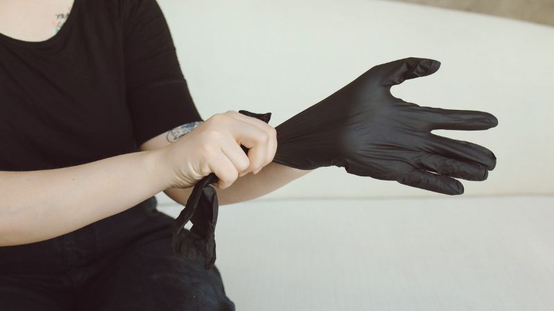 cách để móng tay dài nhanh bằng cách đeo găng tay