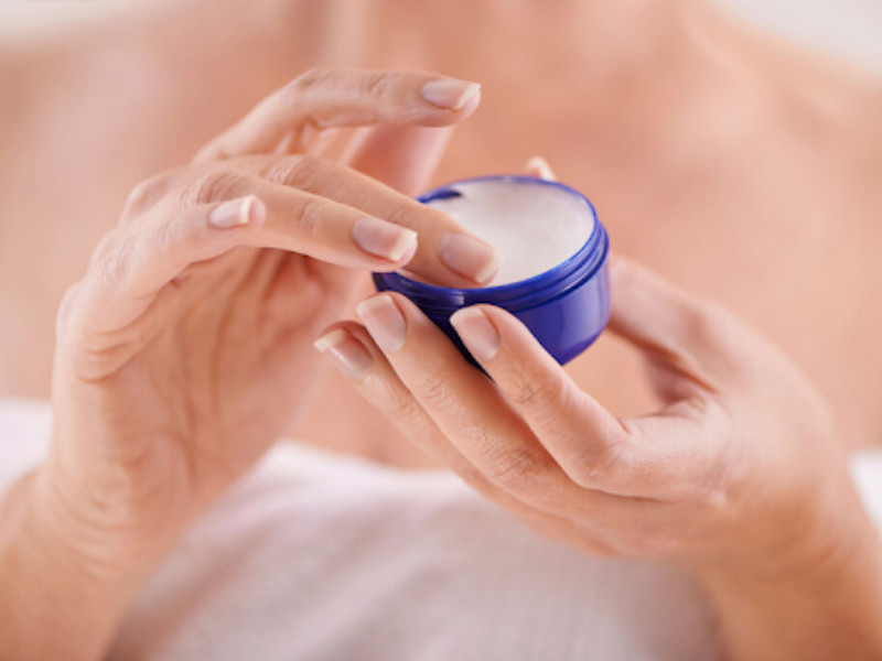 Cách làm cứng móng tay hiệu quả với Vaseline