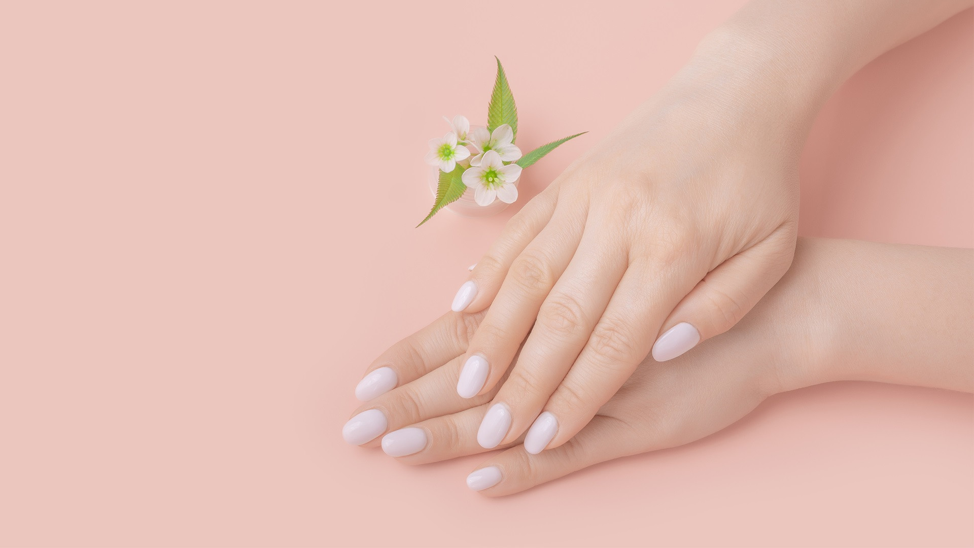 Cận cảnh móng tay và các dấu hiệu sức khỏe liên quan đến chất liệu tạo nên móng