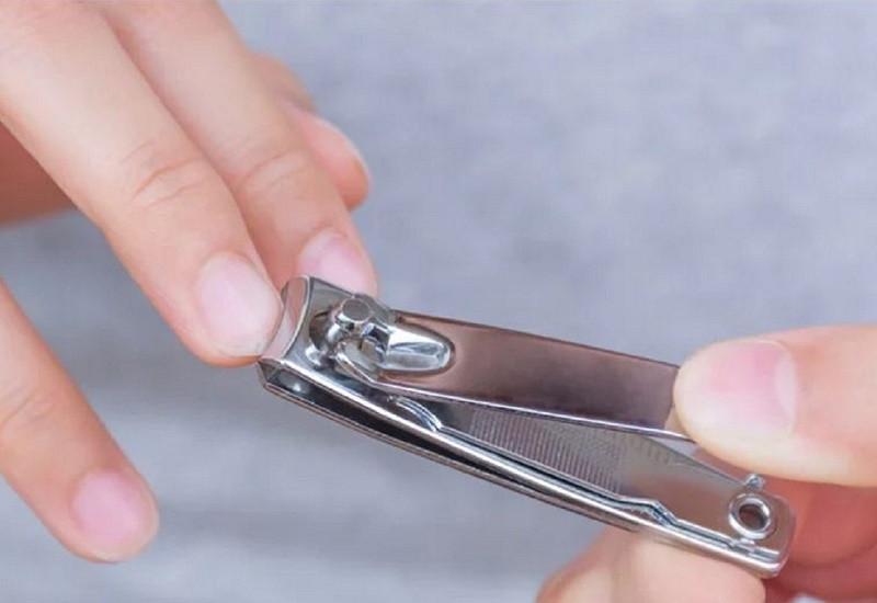 Cắt tỉa móng tay thường xuyên giúp ngăn ngừa tổn thương và duy trì sức khỏe móng