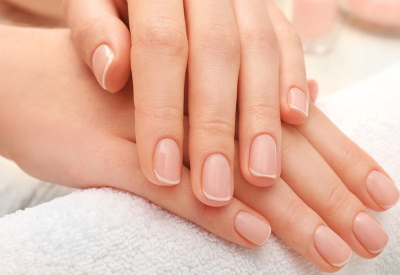 Chăm sóc đúng cách và dinh dưỡng hợp lý để móng nhanh hồi phục