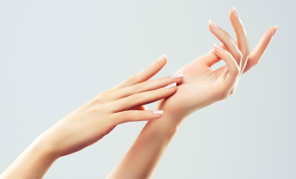 Chăm sóc móng tay để có móng màu sữa đẹp