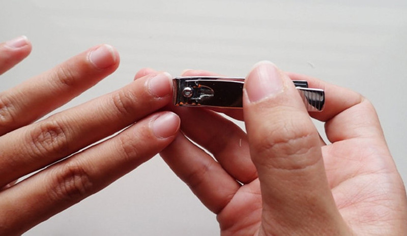 Cắt Móng Tay Sát Quá Có Bị Bệnh Tim Không? Giải Mã Chuyên Sâu Chăm sóc móng tay đúng cách giúp ngăn ngừa vi khuẩn và bảo vệ sức khỏe tổng thể