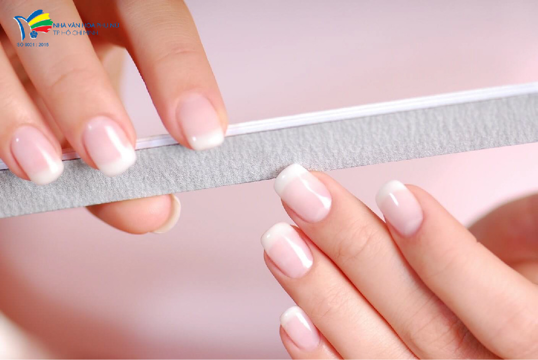 Chăm sóc móng tay sơn gel để kéo dài độ bền màu