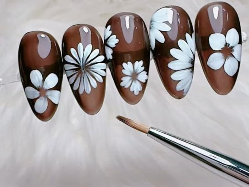 Cọ vẽ móng tay giúp tạo ra các họa tiết nghệ thuật