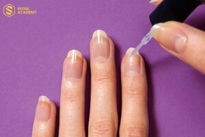 Dáng móng tay hình mũi tên biểu trưng cho sự cầu tiến