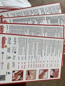 Đôi chân thon thả với pedicure xanh mint tươi mát