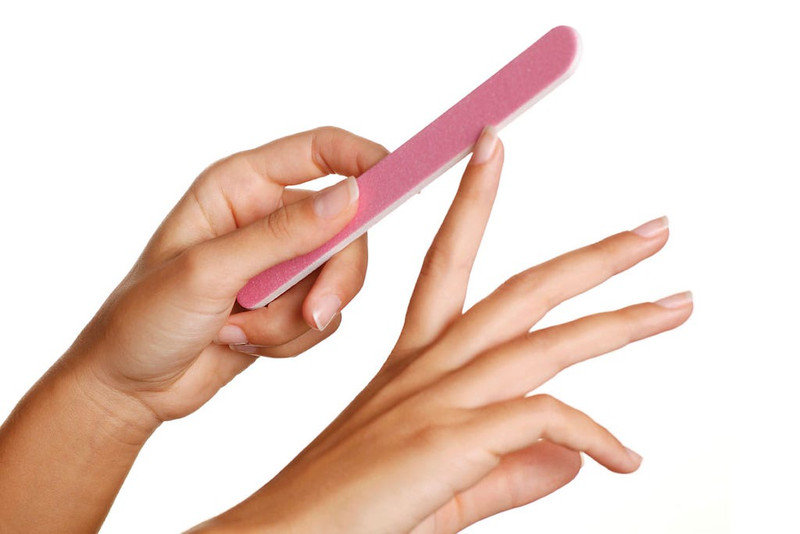 Đốm trắng trên móng tay cảnh báo dị ứng da