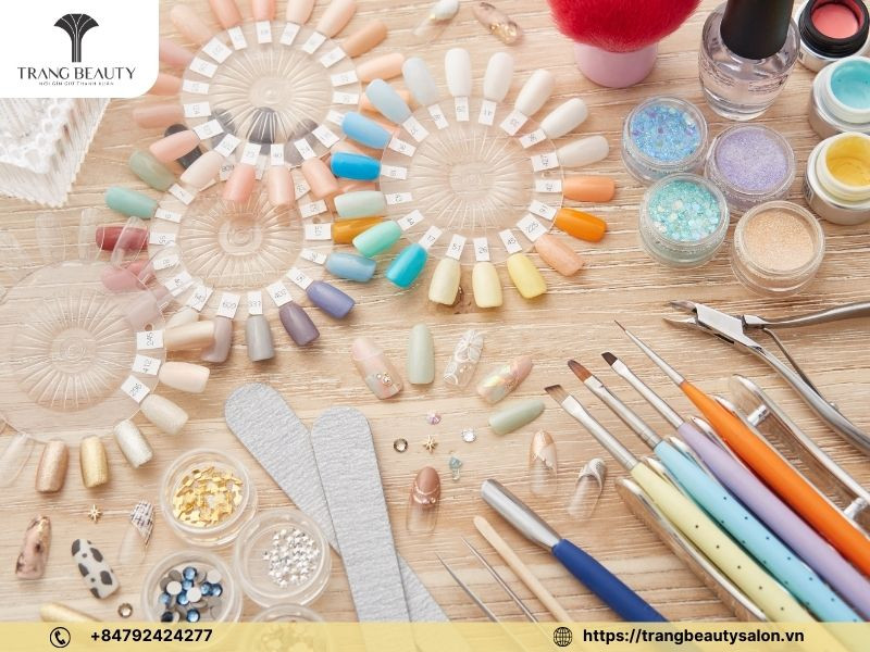 Hướng Dẫn Vẽ Móng Tay Đơn Giản Dễ Thương Tại Nhà Dụng cụ cần thiết để tự vẽ móng tay đơn giản dễ thương tại nhà