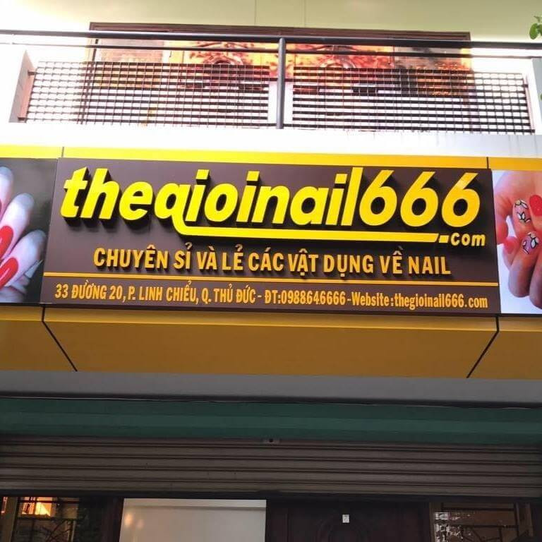 dụng cụ nail và nước tẩy sơn