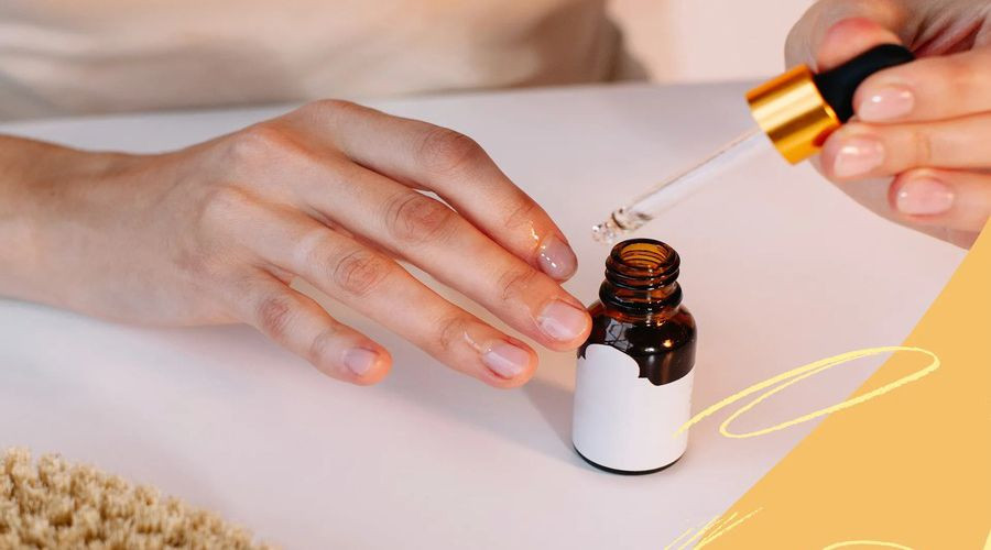 Dưỡng móng tay bằng tinh dầu tự nhiên