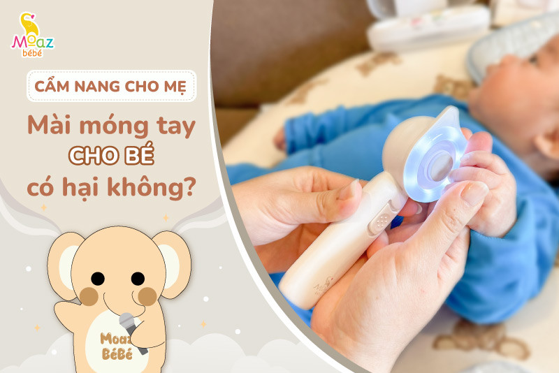 Em bé với bàn tay được chăm sóc cẩn thận