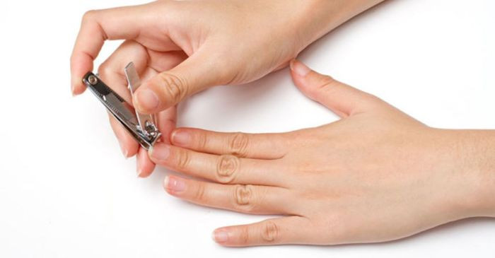 Hình ảnh biểu tượng cho việc kiêng kỵ cắt móng tay vào những ngày không tốt, tránh ảnh hưởng đến vận may và tài lộc.
